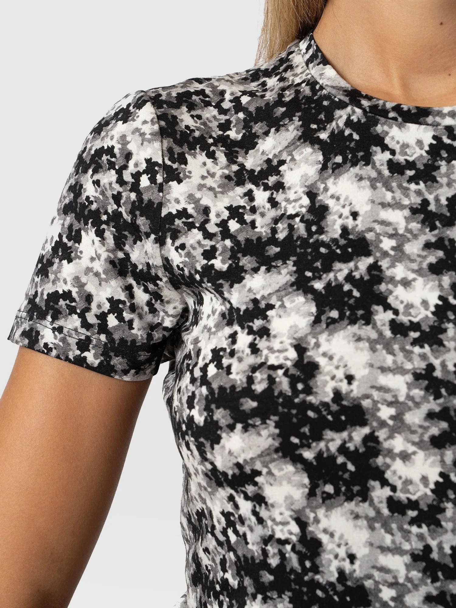 Austen Crew Neck Tee Short Sleeve - Black Pixel